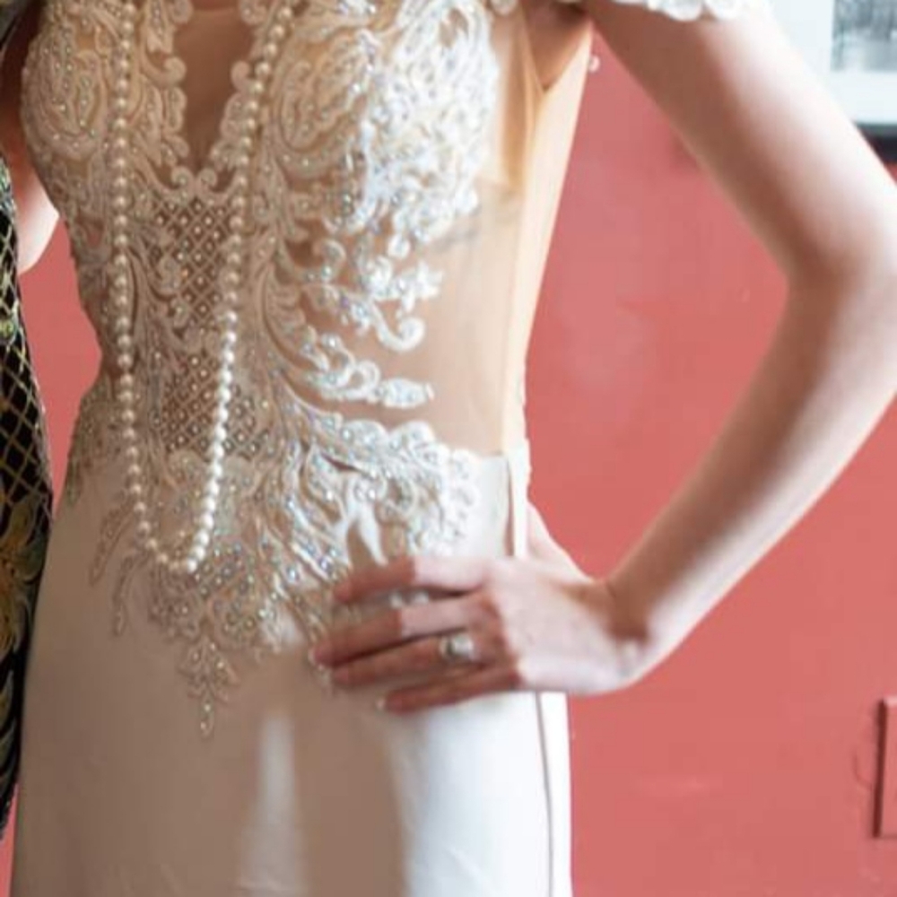 BEAUTIFUL WEDDING/PROM DRESS